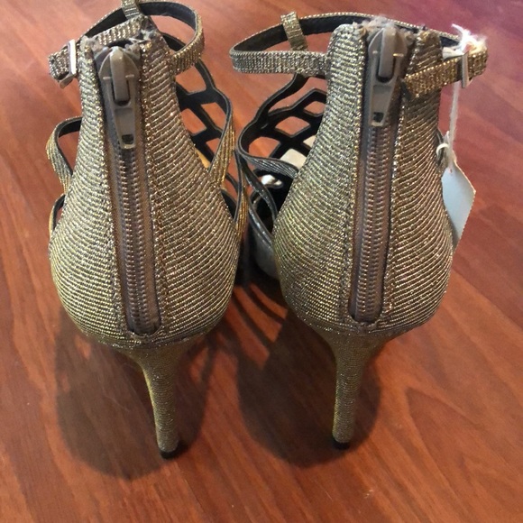 HEELS - Picture 3 of 4